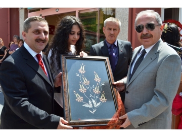 El eme?i göz nuru eserlerini bu sergide görücüye ç?kartt?lar