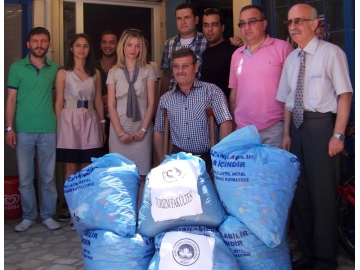 Turizm Fakültesi ö?rencilerinden 200 kilo Mavi Kapak deste?i