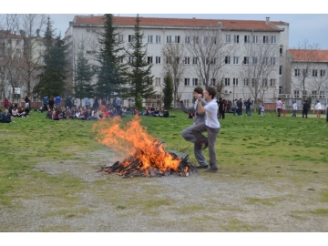 K?rklareli Anadolu Lisesi ö?rencileri Nevruzu e?lenerek kutlad?