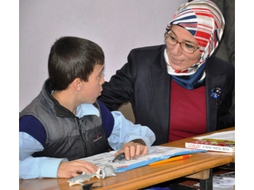 Yaman Ailesi E?itime ayr? bir önem veriyor