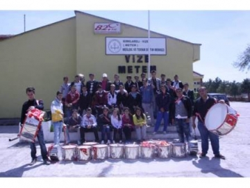 Vize METEM Lisesi�ne bando tak?m? al?nd?