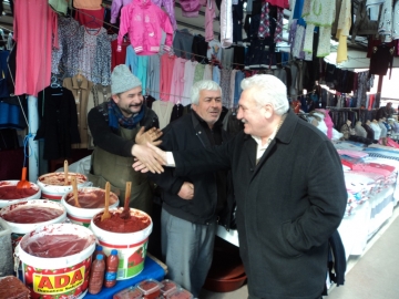 Ba?kan Topal, pazarc? esnaf?n?n dertlerini dinledi