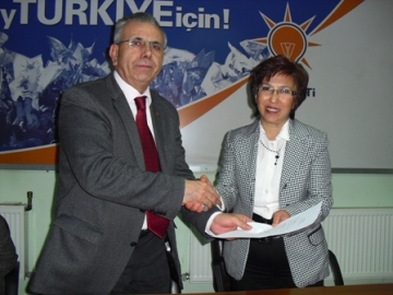 2011 y?l?n?n ilk bayan milletvekili aday aday? AK Parti�den ?aziye Ta?