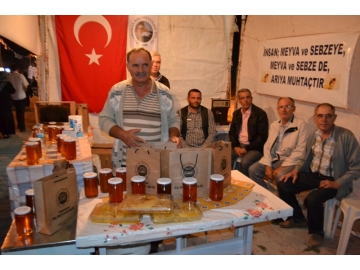 P?narhisar Bal �reticileri Birli?i�nin stand? b�y�k ilgi g�rd�