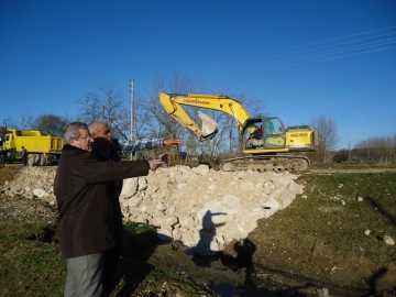 Genel Sekreter Eser, zarar g�ren yerleri inceledi