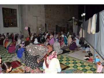 Bayanlar camii bahçesinde