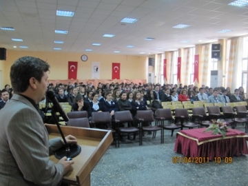 “Uyar?c? madde kullananlar? tedavi olmaya ikna etmeye çal???n”