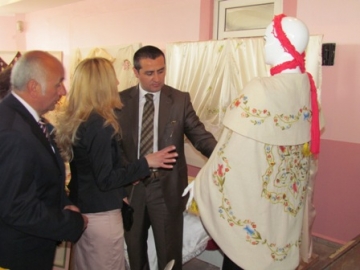 P?narhisar’da “Giyim, Ah?ap Boyama, Makina Nak??lar? ve Çini Sergisi” aç?ld?