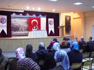 “Kad?n sorunu kad?n?n insan oldu?unun unutulmas?ndan dolay? ya?an?yor”