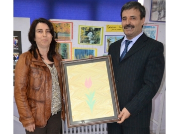 Ahmet Mithat ?lk�?retim�de �Suya D�?en Damlalar� sergilendi