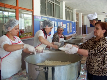 Atat�rk Anadolu Lisesi mezunlar? Pilav G�n��nde bulu?tu