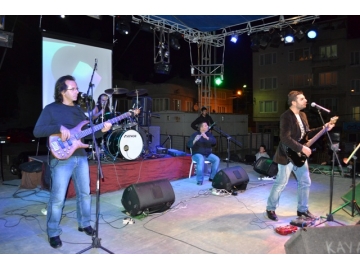 ?enli?in ilk gününde iki konser verildi