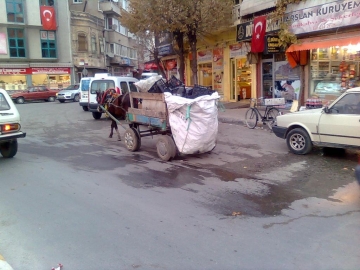 At arabalar?nda kentten köye göç