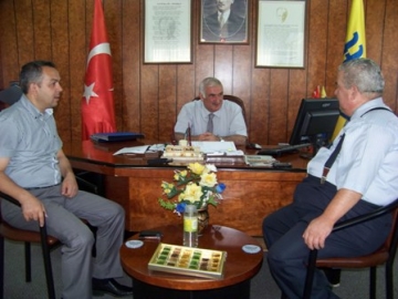 PTT Ba?müdürü Ç?nar’? makam?nda ziyaret ettik