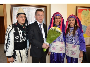 TOBB Lisesi’nin Folklor K?yafetleri Ticaret ve Sanayi Odas? ile Ticaret Borsas?’ndan