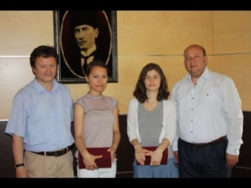 P?narhisar Kaymakam? ve Belediye Ba?kan?’ndan ö?rencilere ödül