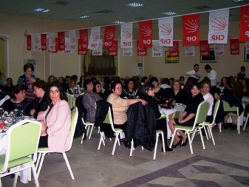 CHP kad?nlar?, doyas?ya e?lendi