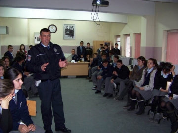 �?rencilere, ‘Yaya ve S�r�c� E?itimi� verildi