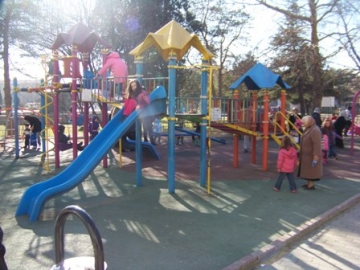 Havanın ısınması çocuklara yaradı Oyun parkları çocuk sesleriyle yankılandı