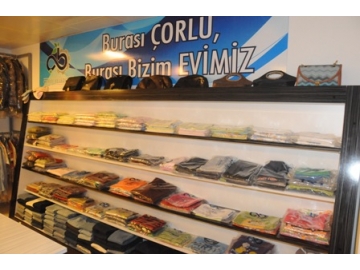 ?kinci El Giyim Ma?azas? ihtiyaç sahiplerinin yüzünü güldürüyor