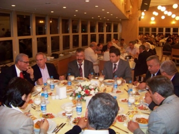 Lüleburgaz’l? Muhtarlar ?ftar Yeme?inde bulu?tu