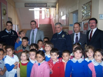 Emniyet Te?kilat?’ndan örnek davran??