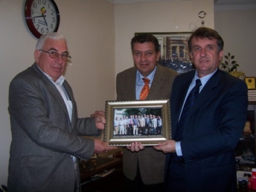 “?limize, de?erlerimize ve en önemlisi ülkemize sahip ç?kmal?y?z”