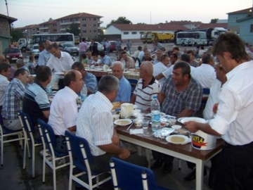 Ramazan’?n ilk iftar? yeme?i ?l Özel ?daresi’nden