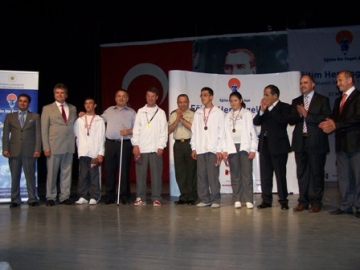 “Engel tan?mayan tek güç insand?r”