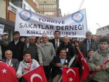 “Ayr?mc?l??a Kar?? E?it Yurtta?l?k” için yürüdüler