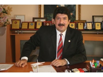 Milletvekili Nalc?, yemek i?ine el att?