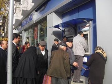 ATM’lerin önünde Bayram Kuyru?u