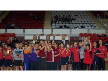 Okullar Aras? Minikler Masa Tenisi ?l Birincili?i Turnuvas? yap?ld?