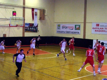 Basketbolda yine kazanamad?k; K?rklareli Belediyespor : 57- F.S.M Edirne:77
