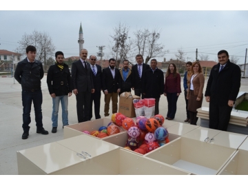 3 büyükler, büyüklüklerini gösterdi