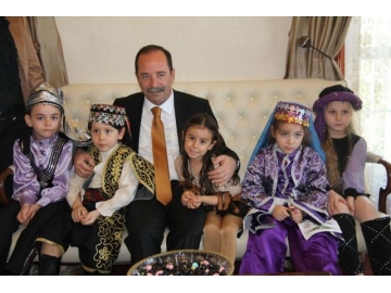 Edirne Belediye Ba?kan? Recep Gürkan’?n küçük konuklar? var