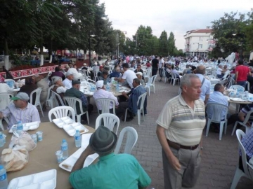 S.S. Üsküp Tar?msal Kalk?nma Kooperatifi ?ftar Yeme?i verdi