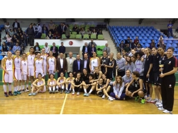 “3. Cumhuriyet Kupas? Basketbol Turnuvas?” sona erdi