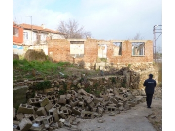 K?rklareli Belediyesi Metruk Binalara önlem al?yor