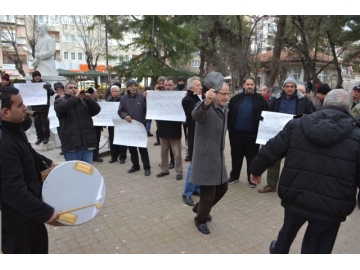 Ta? Oca?? yap?m?n? davul-zurna ile protesto ettiler