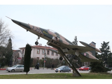 U�ak yerinden u�acak