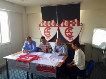 Edirnespor 3 futbolcuyla anla?t?